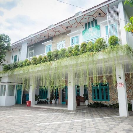 The Premiere Siti Hotel Jember Exterior photo